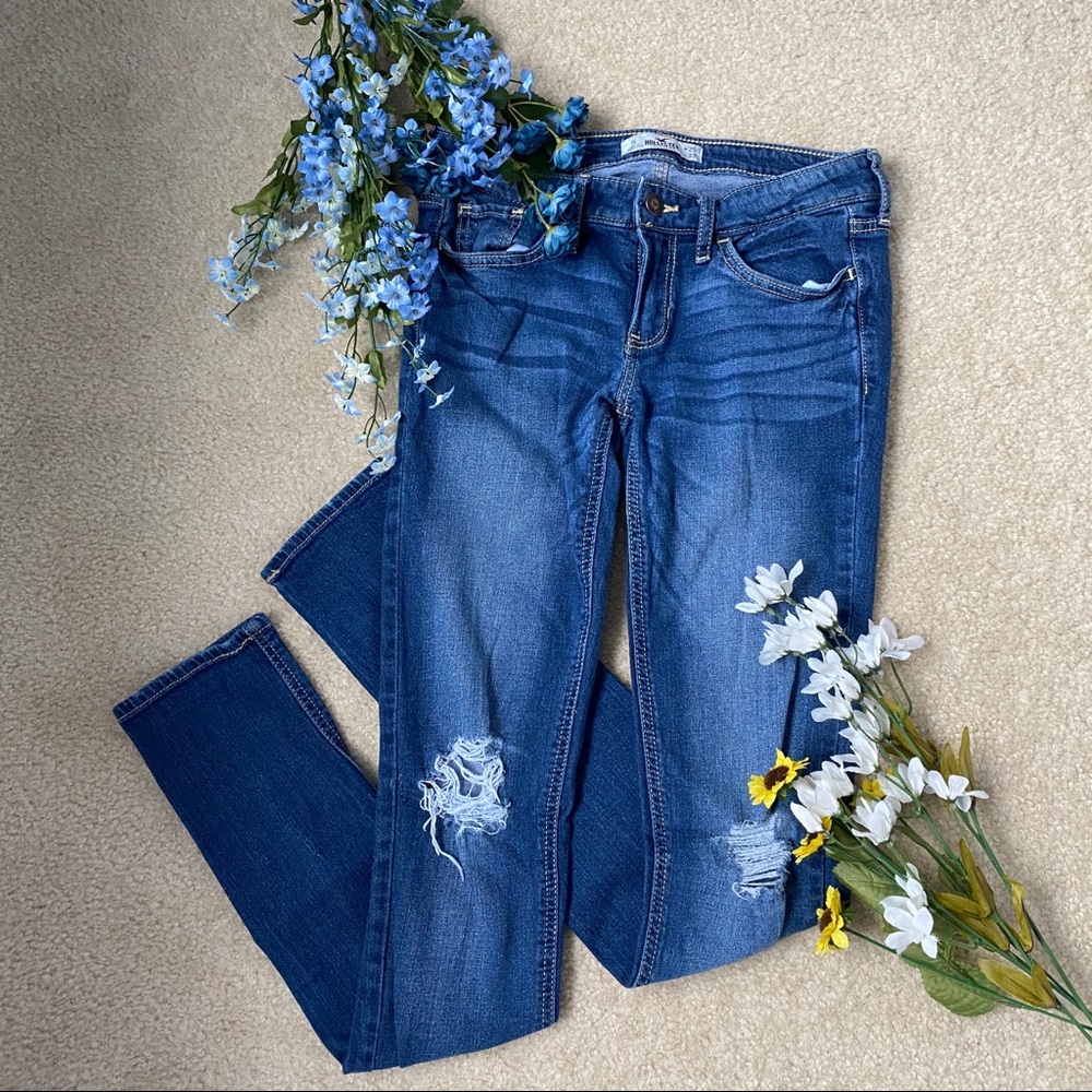 Cute ripped skinny jeans! 🐚